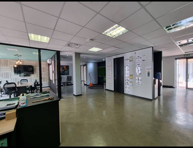 585M² OFFICE FOR SALE IN LONEHILL